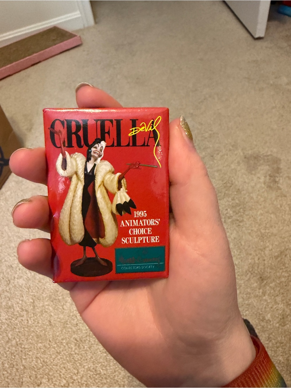 Cruella DeVil 1995 Animators' Choice Sculpture pin - Red - Picture 1 of 2